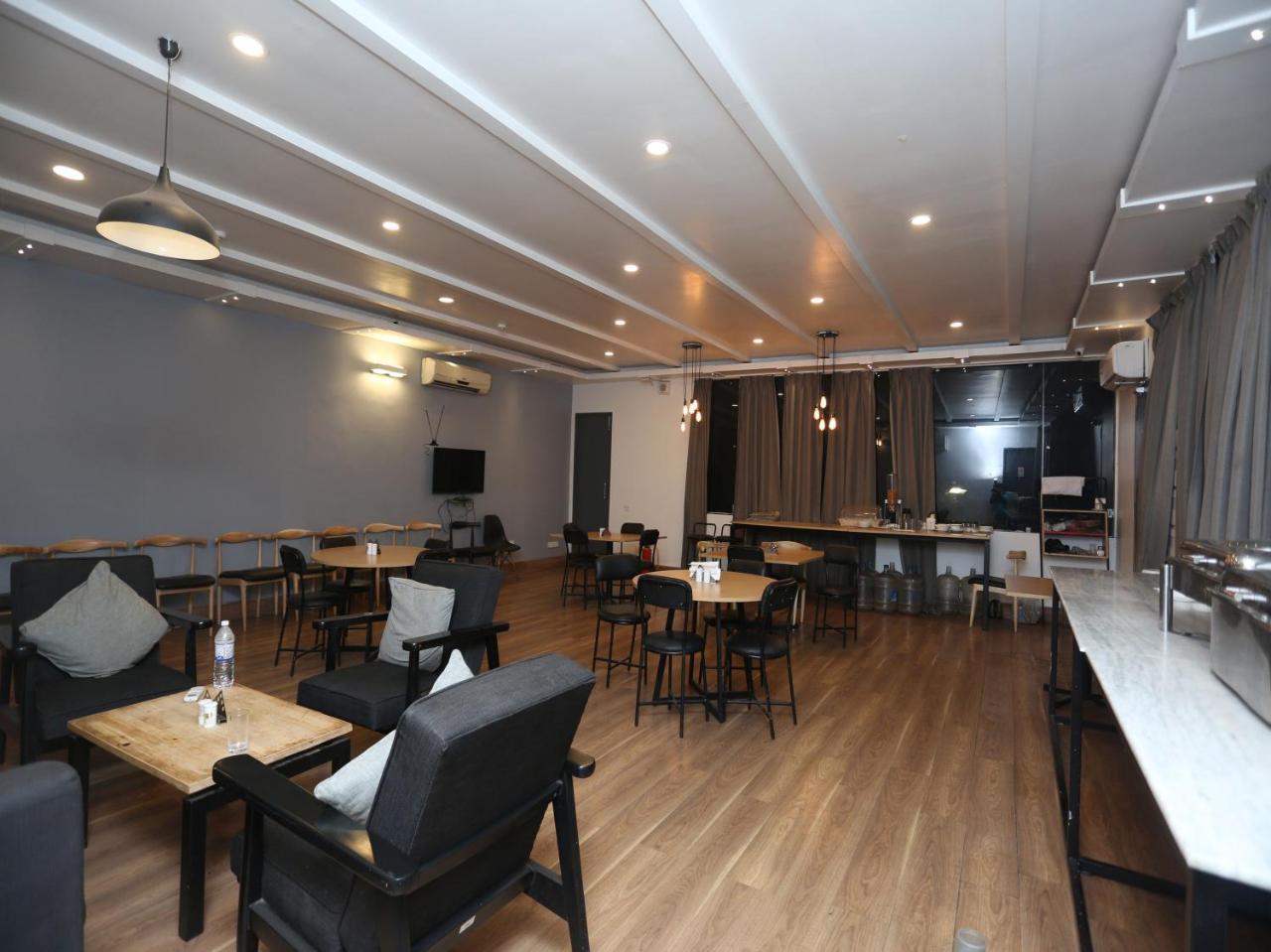 Oyo Townhouse 11 Esplanade Hotel Kolkata Luaran gambar